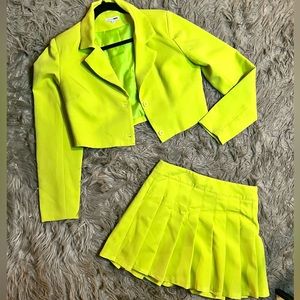 Fun playful lime green skirt set ! Super fun look ! 🤍